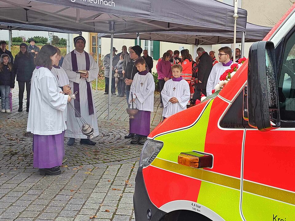 Einweihung des neuen Rettungswagens