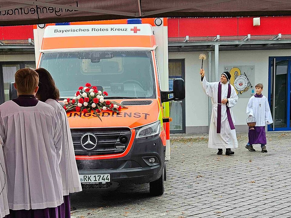 Einweihung des neuen Rettungswagens