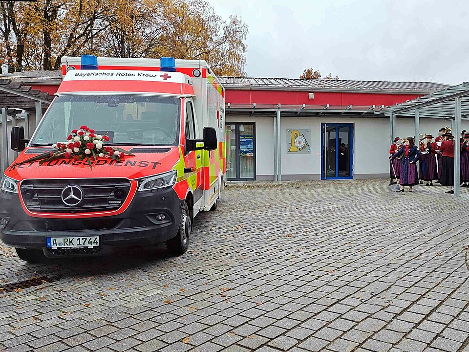 Einweihung des neuen Rettungswagens